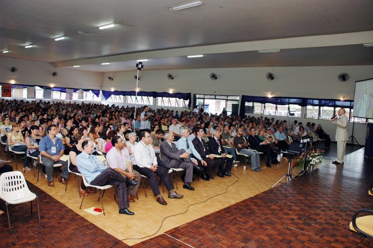 UNIPAR - Universidade Paranaense  Educação Física colabora para o