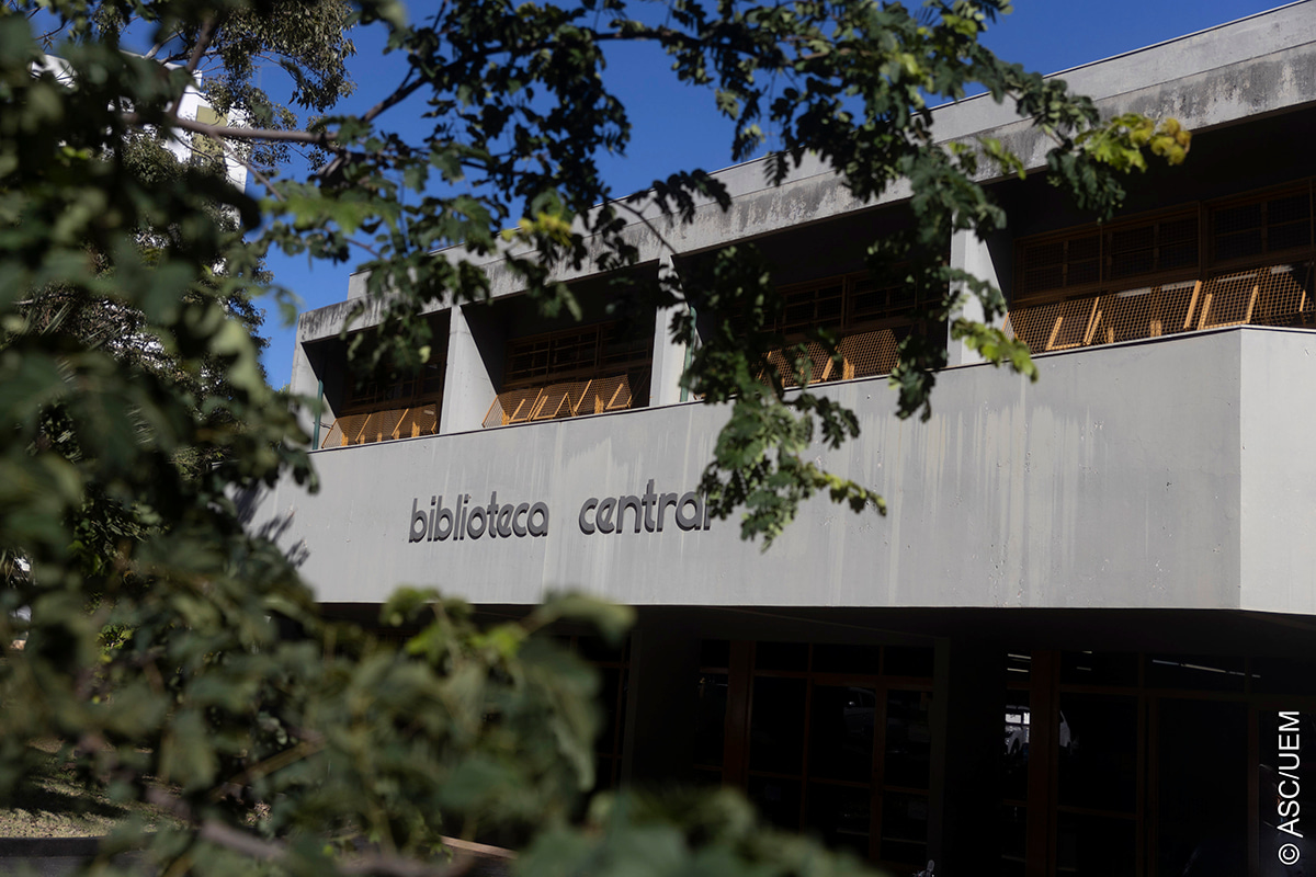 Evento celebra 50 anos da Biblioteca Central com palestras, minicursos, lançamento de livro e exposição de fotos