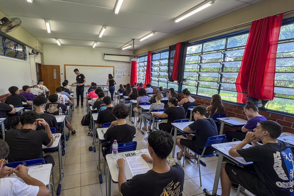 UEM aplicou provas a 22,3 mil estudantes de ensino médio neste domingo (1º), em 11 cidades do Paraná