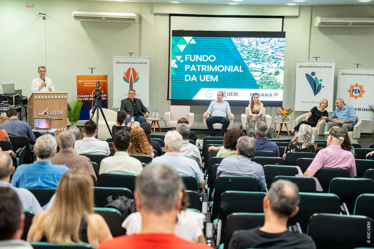 Instrumento de parceria entre UEM e Fadec-UEM foi assinado, no Paraná Faz Ciência, na tarde de terça-feira (8)